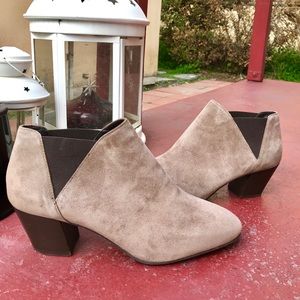 Aquatalia Ankle Boots Size 9 Brand New